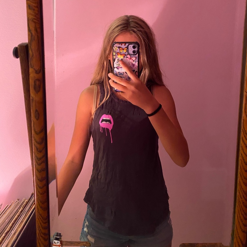 Super cool black tank top with pink lips by chaser